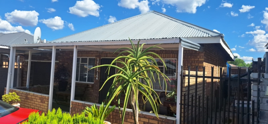 2 Bedroom Property for Sale in De Beers Northern Cape